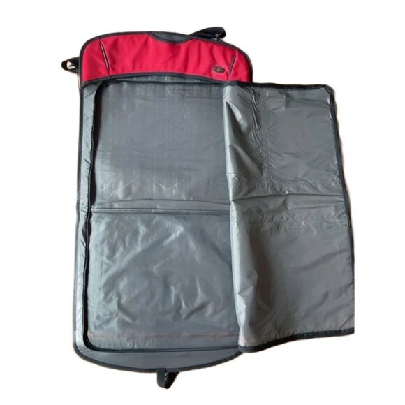 Victorinox Werks Traveler 6.0 Red Ballistic Nylon Garment Sleeve Bag - Picture 3 of 7